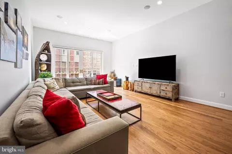 Living - 1741 Aliceanna St, Baltimore, MD 21231 photo 1 of 4