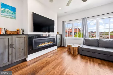 Living - 1741 Aliceanna St, Baltimore, MD 21231 photo 3 of 4