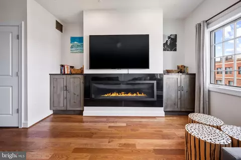 Living - 1741 Aliceanna St, Baltimore, MD 21231 photo 4 of 4