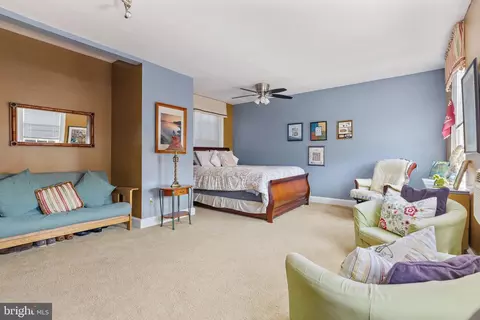 Bedroom - 229 W Lanvale St W, Baltimore, MD 21217 photo 11 of 12