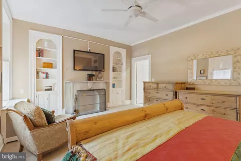 Bedroom - 229 W Lanvale St W, Baltimore, MD 21217 photo 6 of 12