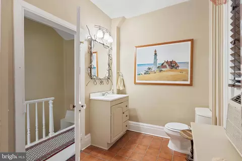Entry Way - 229 W Lanvale St W, Baltimore, MD 21217 photo 5 of 7