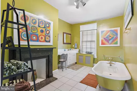 Bath - 229 W Lanvale St W, Baltimore, MD 21217 photo 3 of 4