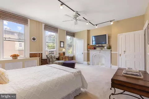 Bedroom - 229 W Lanvale St W, Baltimore, MD 21217 photo 2 of 12