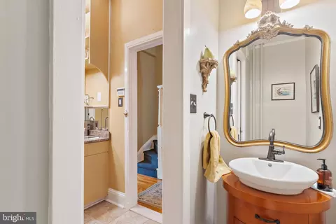 Entry Way - 229 W Lanvale St W, Baltimore, MD 21217 photo 3 of 7