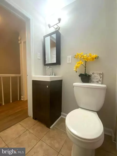 Bath - 4104 Dudley Ave, Baltimore, MD 21213 photo 1 of 5