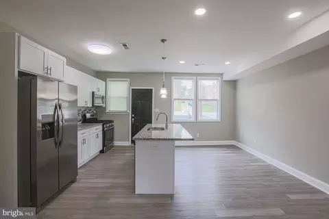 Entry Way - 2506 W Cold Spring Ln, Baltimore, MD 21215 photo 2 of 9