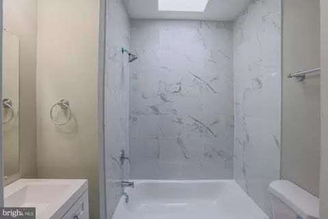 Bath - 2506 W Cold Spring Ln, Baltimore, MD 21215 photo 3 of 3