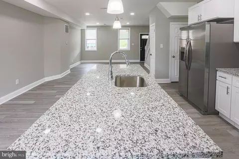 Entry Way - 2506 W Cold Spring Ln, Baltimore, MD 21215 photo 6 of 9
