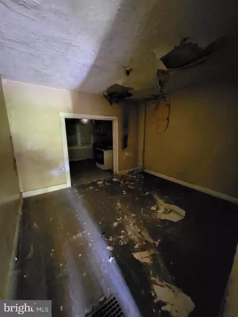 Entry Way - 2354 Sidney Ave, Baltimore, MD 21230 photo 2 of 8
