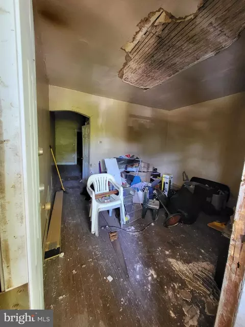 Entry Way - 2354 Sidney Ave, Baltimore, MD 21230 photo 1 of 8