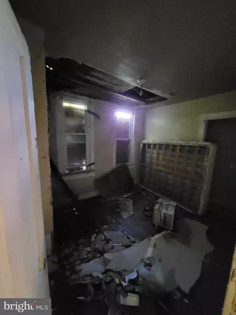 Entry Way - 2354 Sidney Ave, Baltimore, MD 21230 photo 6 of 8