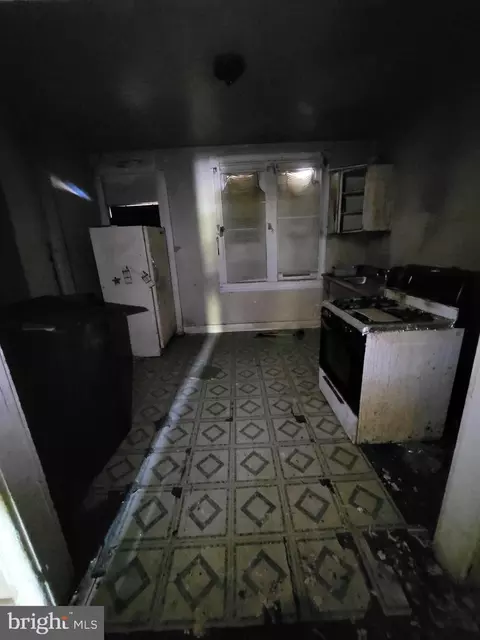 Entry Way - 2354 Sidney Ave, Baltimore, MD 21230 photo 3 of 8