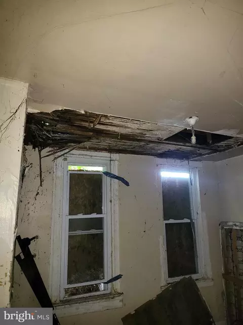 Entry Way - 2354 Sidney Ave, Baltimore, MD 21230 photo 7 of 8