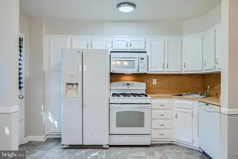 Kitchen - 6839 Eastbrook Ave, Baltimore, MD 21224 photo 2 of 4