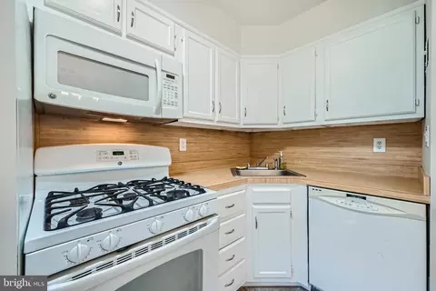 Kitchen - 6839 Eastbrook Ave, Baltimore, MD 21224 photo 3 of 4