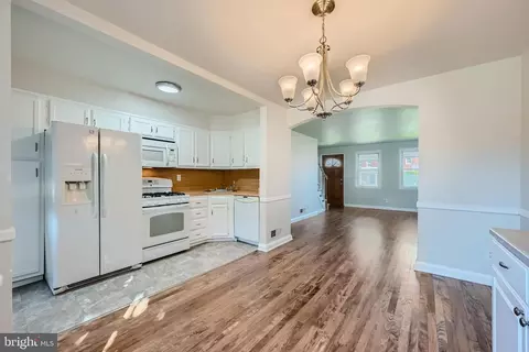 Entry Way - 6839 Eastbrook Ave, Baltimore, MD 21224 photo 3 of 7