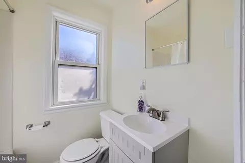Bath - 6839 Eastbrook Ave, Baltimore, MD 21224 photo 1 of 2