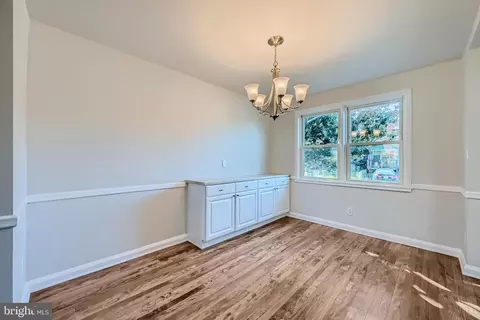 Entry Way - 6839 Eastbrook Ave, Baltimore, MD 21224 photo 4 of 7