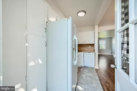 Entry Way - 6839 Eastbrook Ave, Baltimore, MD 21224 photo 5 of 7
