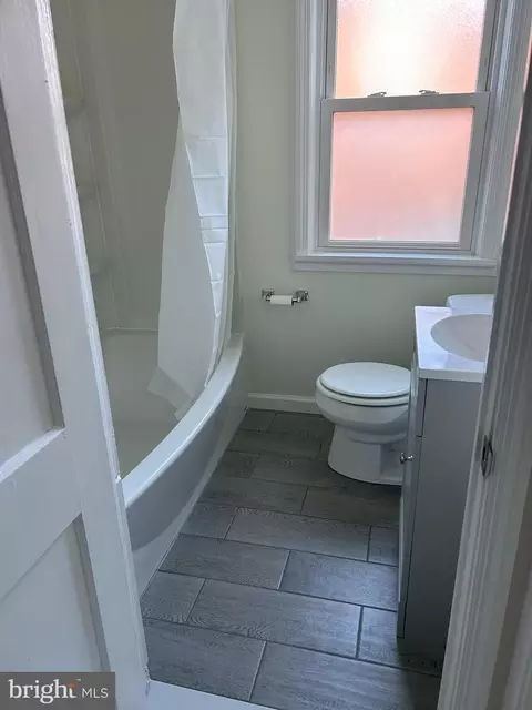 Bath - 6839 Eastbrook Ave, Baltimore, MD 21224 photo 2 of 2