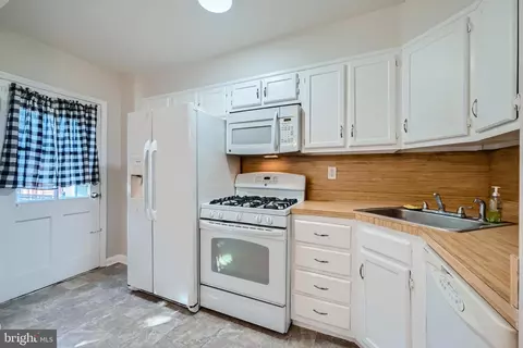 Kitchen - 6839 Eastbrook Ave, Baltimore, MD 21224 photo 4 of 4