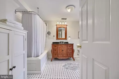 Bath - 1817 E Pratt St, Baltimore, MD 21231 photo 2 of 4