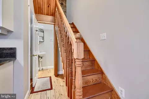 Entry Way - 1817 E Pratt St, Baltimore, MD 21231 photo 1 of 2
