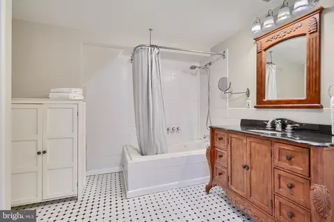 Bath - 1817 E Pratt St, Baltimore, MD 21231 photo 4 of 4