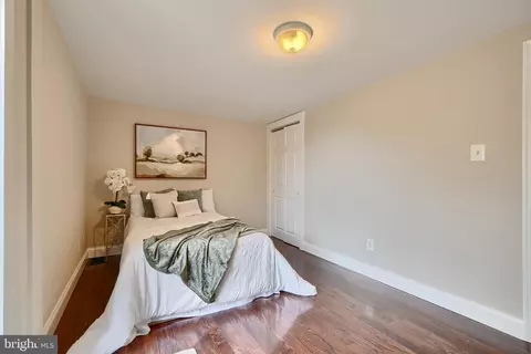 Bedroom - 1817 E Pratt St, Baltimore, MD 21231 photo 6 of 7