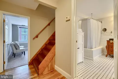 Entry Way - 1817 E Pratt St, Baltimore, MD 21231 photo 2 of 2