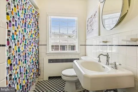 Bath - 4203 Eastview Rd, Baltimore, MD 21218 photo 1 of 2