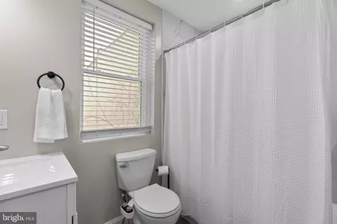 2124 Fleet St, Baltimore, MD 21231 photo 33