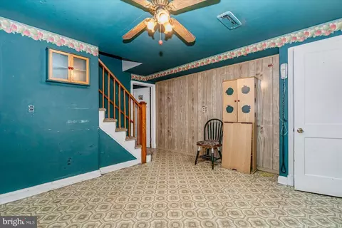 Entry Way - 4543 Shamrock Ave, Baltimore, MD 21206 photo 4 of 4