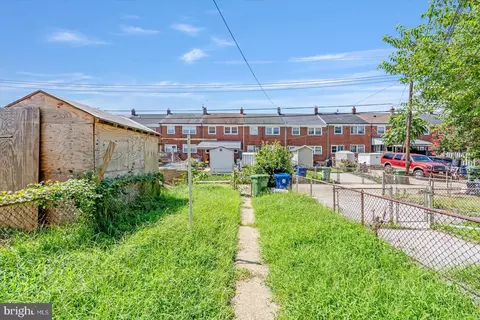 Exterior - 4543 Shamrock Ave, Baltimore, MD 21206 photo 2 of 3