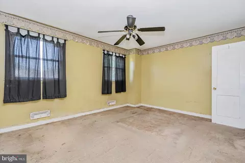 Bedroom - 4543 Shamrock Ave, Baltimore, MD 21206 photo 4 of 7
