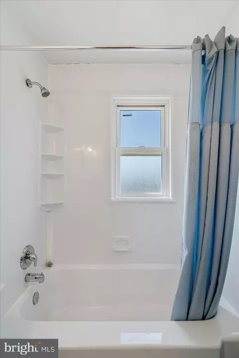 Bath - 4543 Shamrock Ave, Baltimore, MD 21206 photo 4 of 4