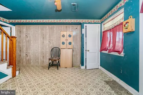 Entry Way - 4543 Shamrock Ave, Baltimore, MD 21206 photo 3 of 4
