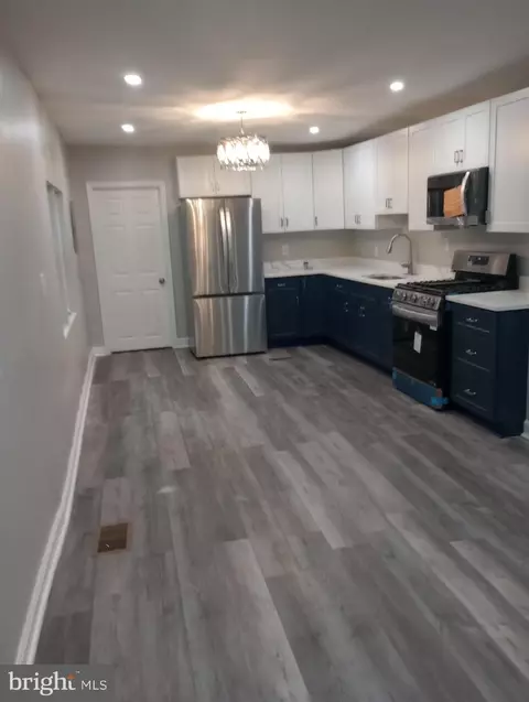Entry Way - 141 S Kossuth St, Baltimore, MD 21229 photo 4 of 5