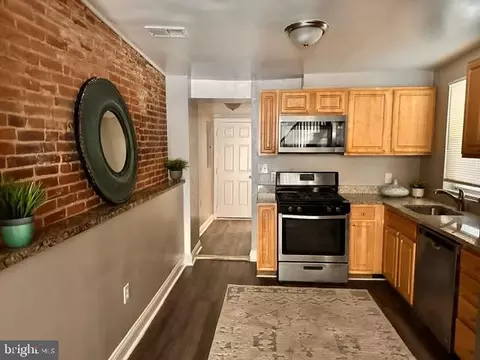 Entry Way - 1004 W Cross St, Baltimore, MD 21230 photo 1 of 2