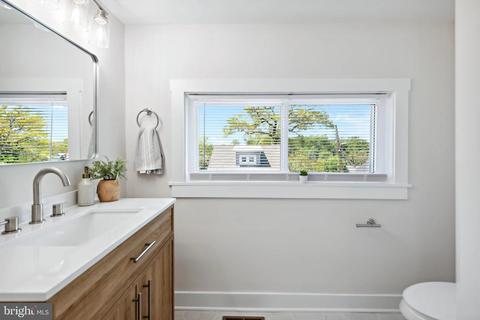 Bath - 4807 Pilgrim Rd, Baltimore, MD 21214 photo 4 of 7