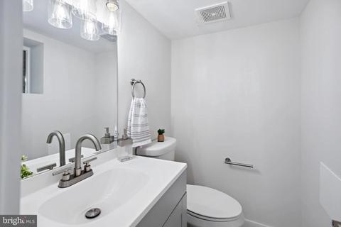 Bath - 4807 Pilgrim Rd, Baltimore, MD 21214 photo 7 of 7