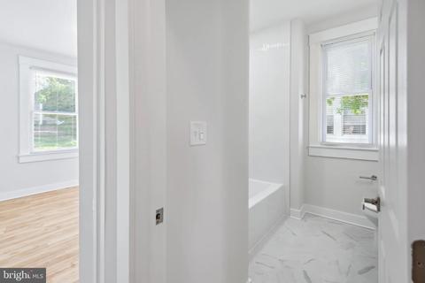 Entry Way - 4807 Pilgrim Rd, Baltimore, MD 21214 photo 8 of 10