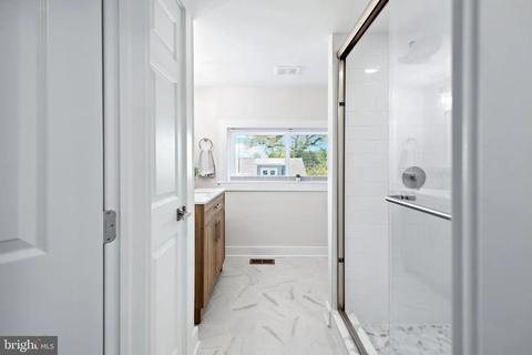 Bath - 4807 Pilgrim Rd, Baltimore, MD 21214 photo 6 of 7