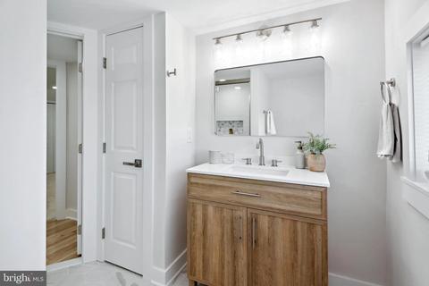 Bath - 4807 Pilgrim Rd, Baltimore, MD 21214 photo 5 of 7
