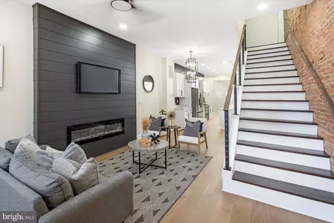 Entry Way - 2330 Madison Ave, Baltimore, MD 21217 photo 1 of 23