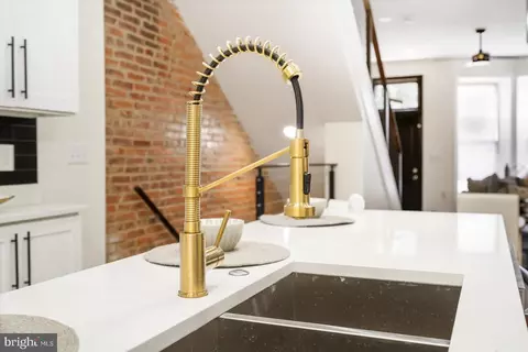 Entry Way - 2330 Madison Ave, Baltimore, MD 21217 photo 5 of 23