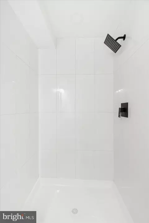 Bath - 2330 Madison Ave, Baltimore, MD 21217 photo 7 of 9