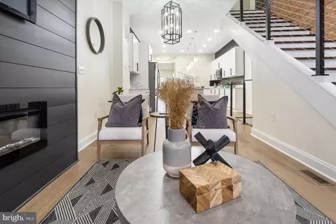 Entry Way - 2330 Madison Ave, Baltimore, MD 21217 photo 2 of 23