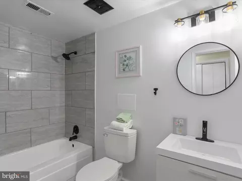 121 Cross Keys Rd #R121B, Baltimore, MD 21210